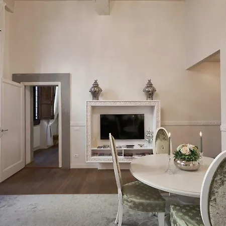 Luxury Rucellai Appartement *